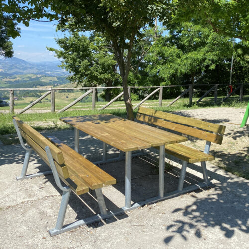 Tavolo pic-nic in metallo e legno con schienale